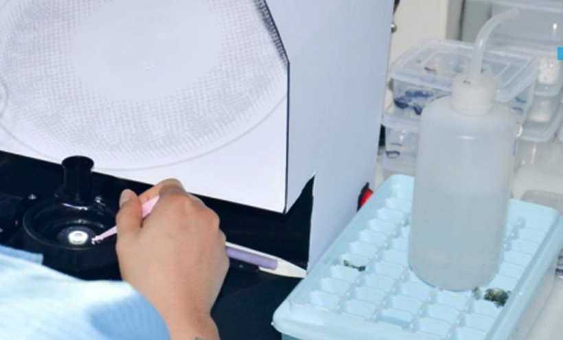 macchina per il test delle lenti a contatto